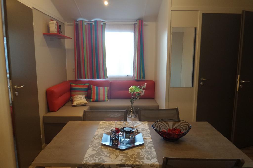 Camping Mobile Home U Sole Marinu Patrimonio Bilik gambar